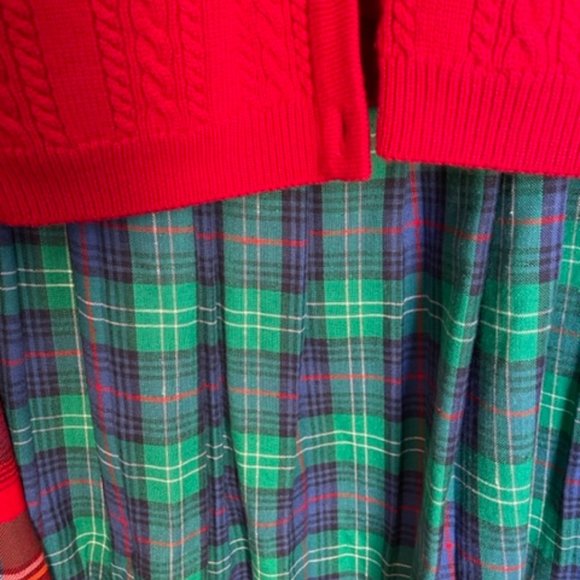 Gorgeous Cable Sweater & Pleated Skirt Set - Picture 7 of 7